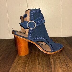 Anthropologie Bernardo Harper shootie blue embroidered size 8